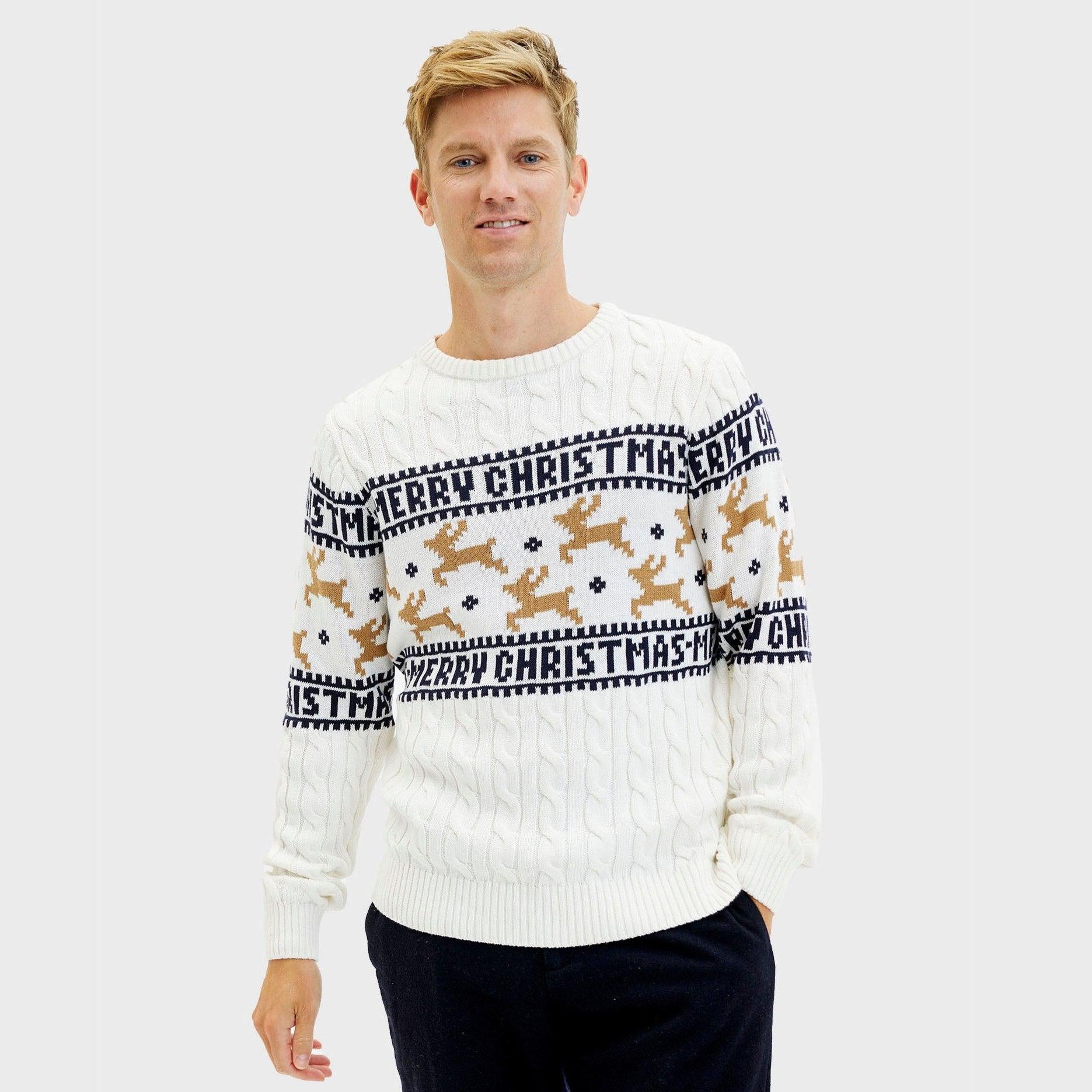 Weißer Weihnachtspullover Herren mit Rentier- und Schriftmuster, organisch gestrickt.